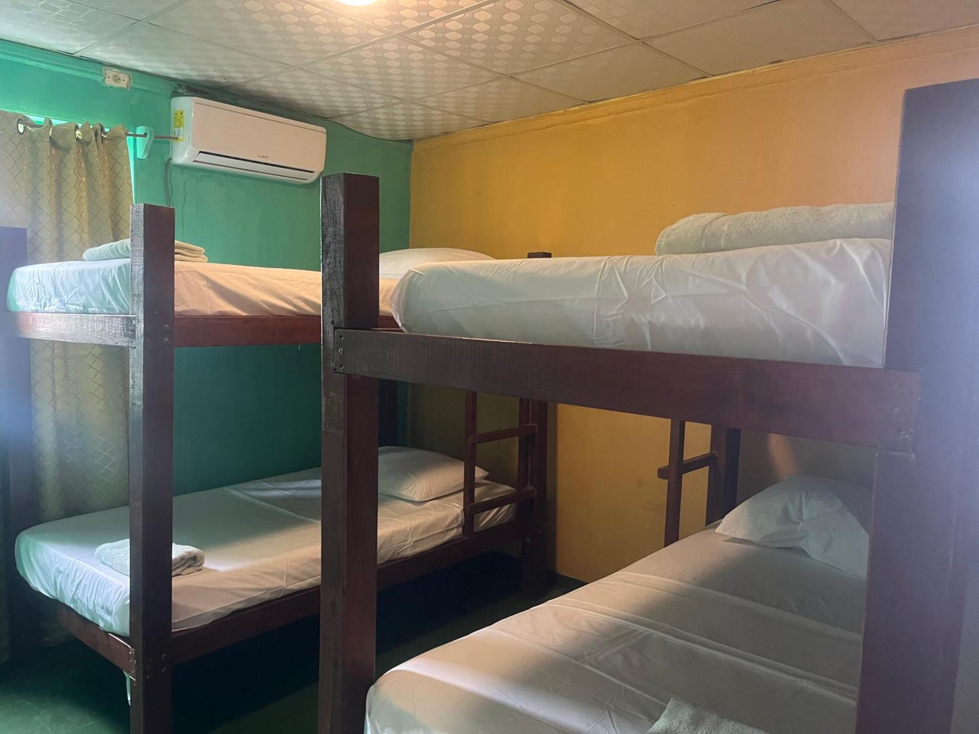 Hostal Cay Бастіментос Екстер'єр фото