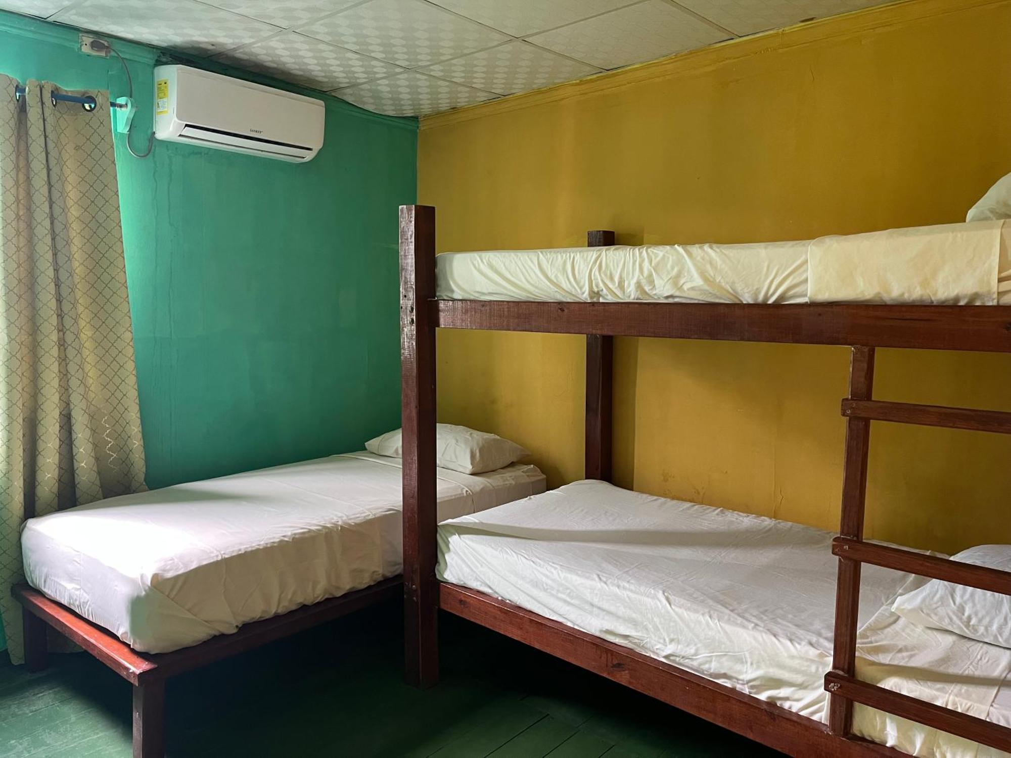 Hostal Cay Бастіментос Екстер'єр фото