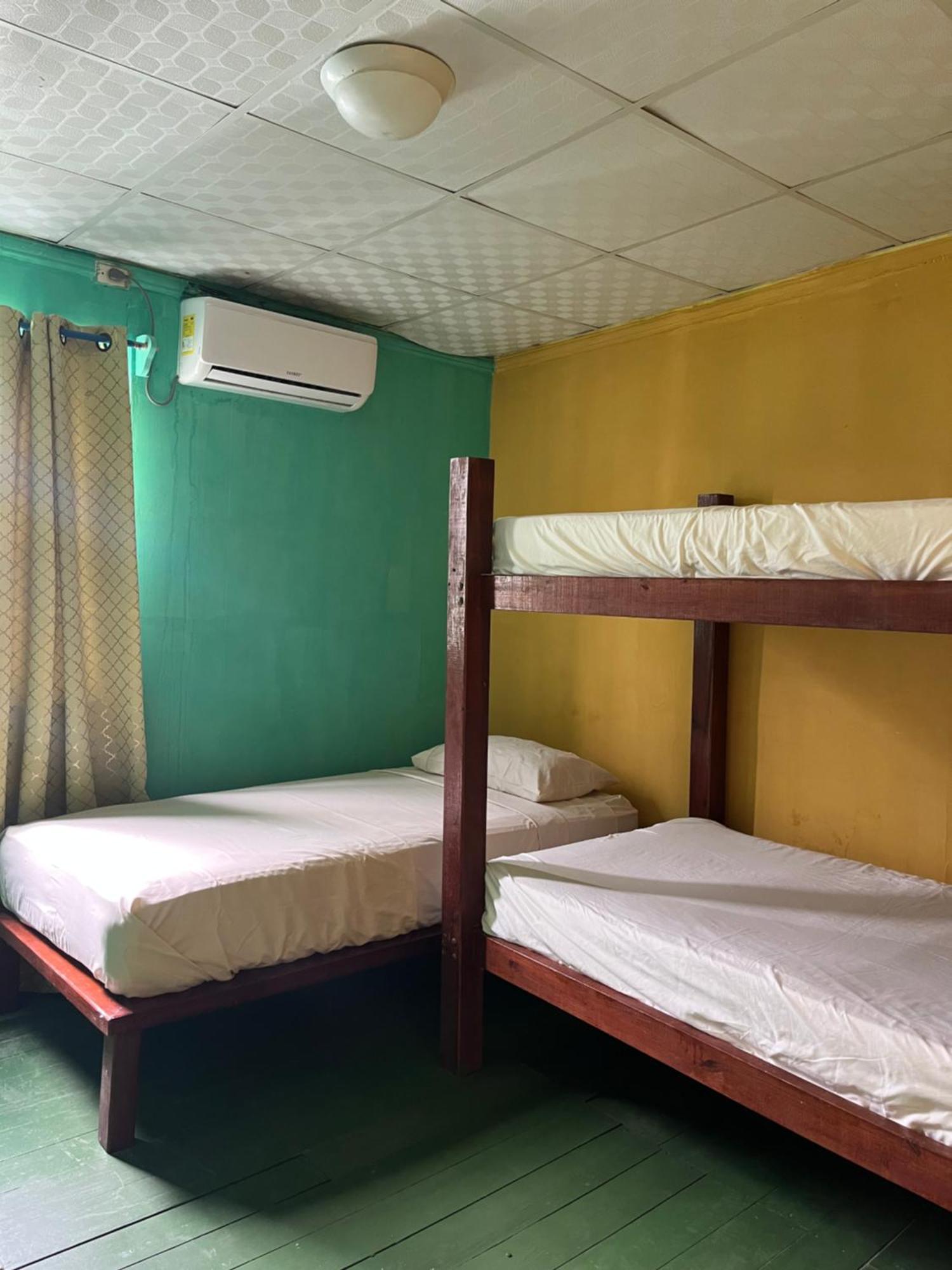Hostal Cay Бастіментос Екстер'єр фото