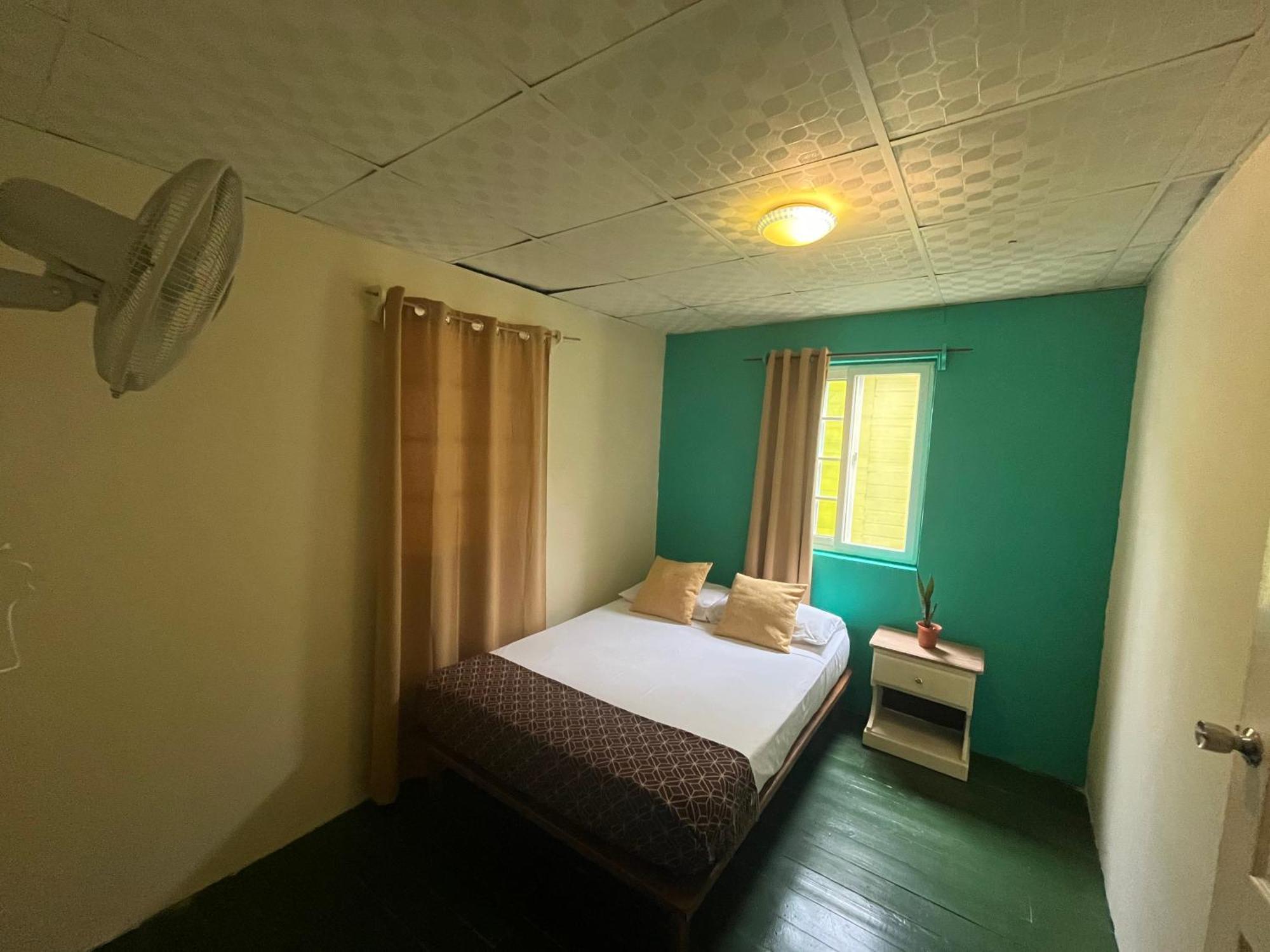 Hostal Cay Бастіментос Екстер'єр фото