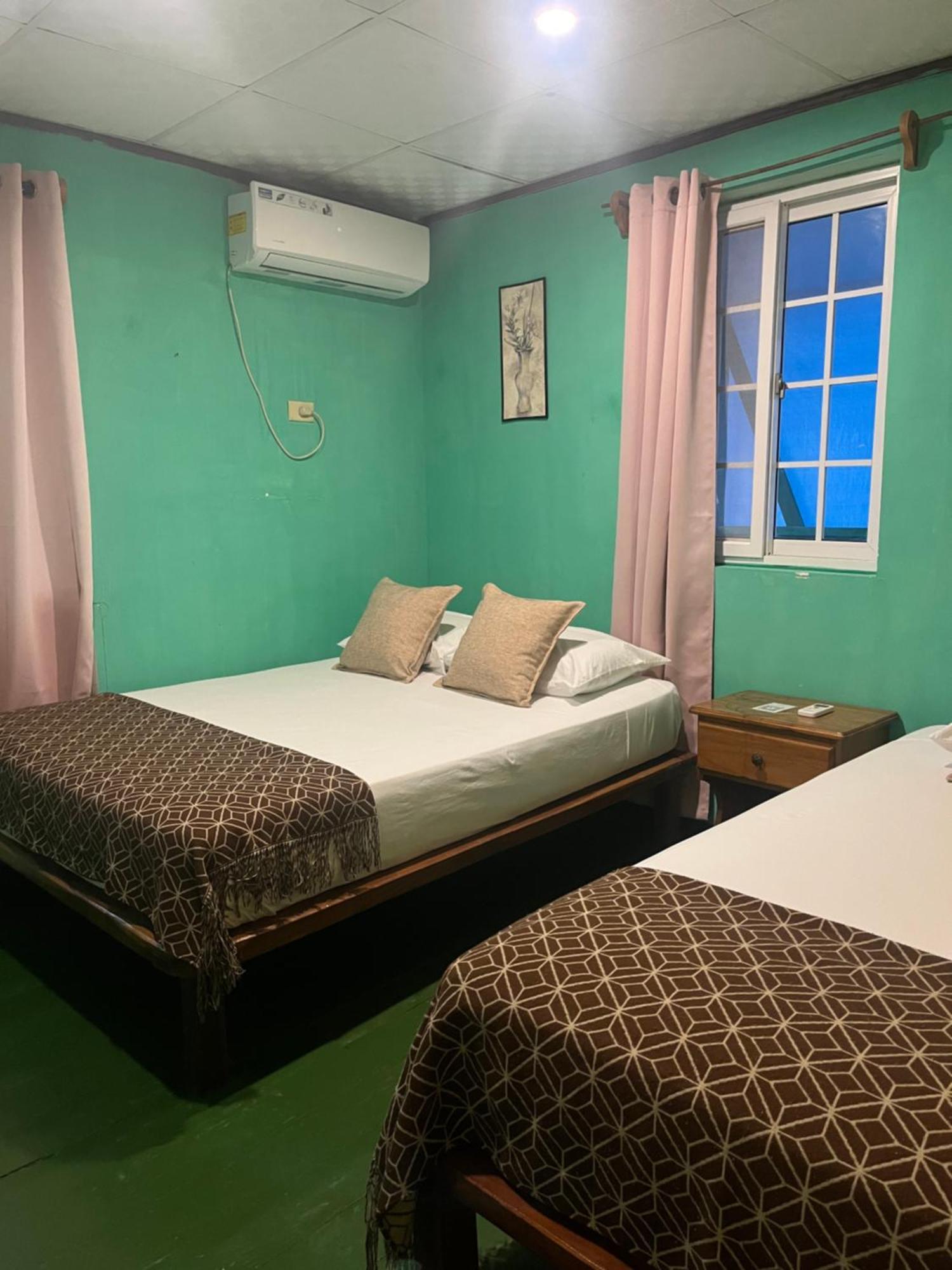 Hostal Cay Бастіментос Екстер'єр фото